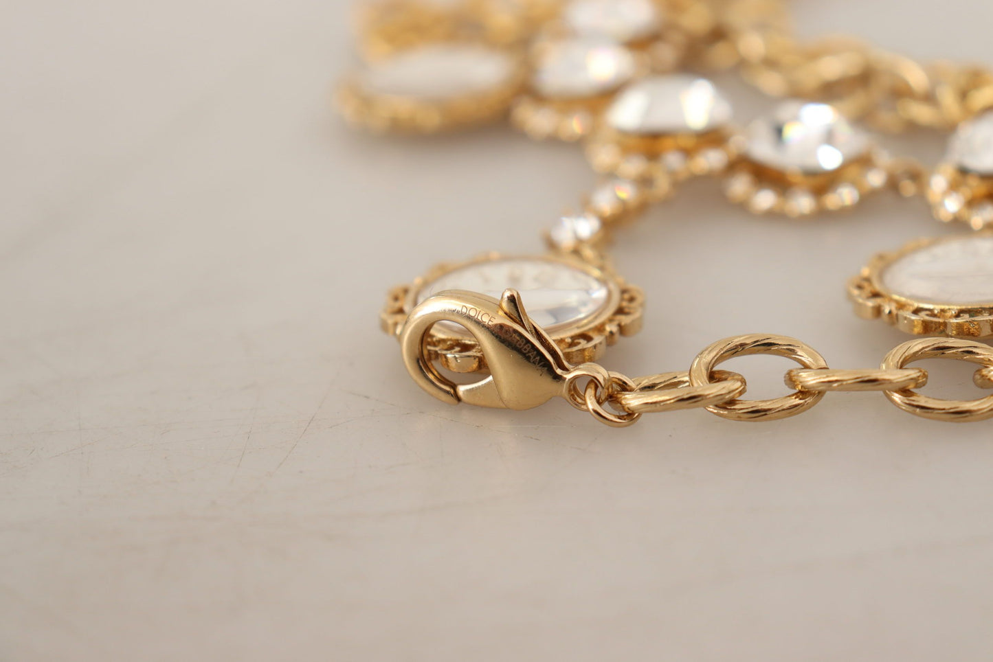 قلادة سلسلة كريستال ذهبية على شكل ساعة