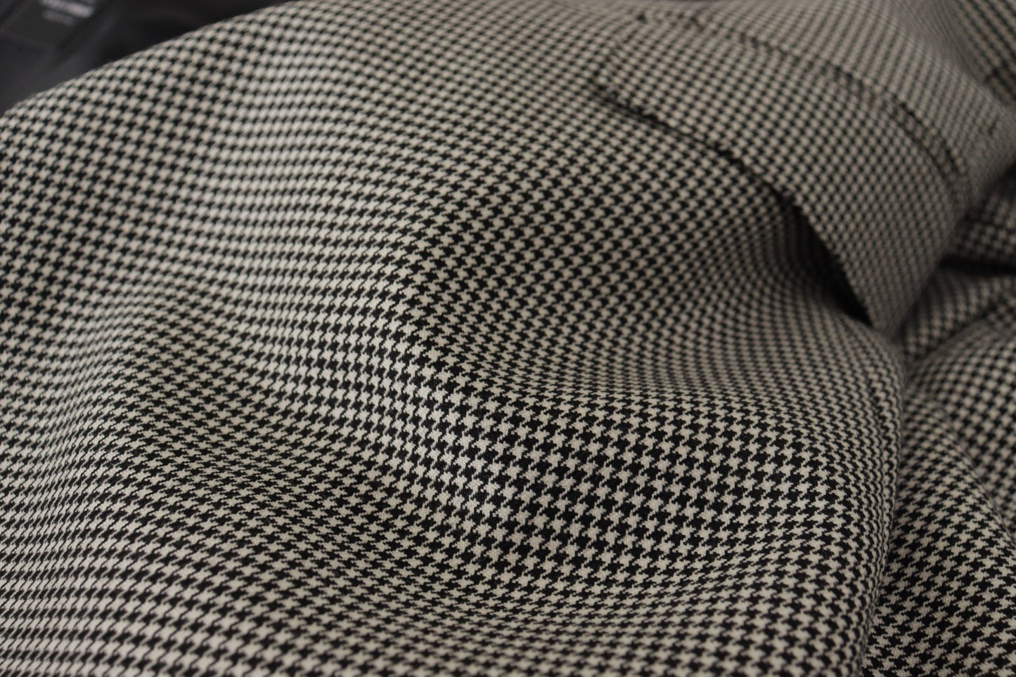 سترة رمادية منقوشة بصدر واحد