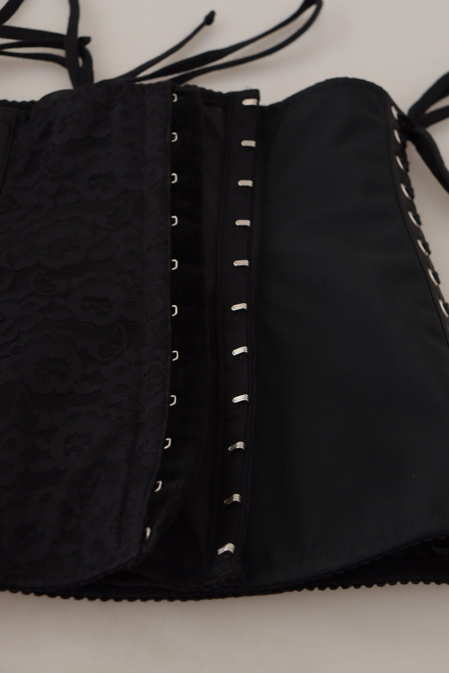 بلوزة سوداء بحزام مشد وحزام خصر مطاطي