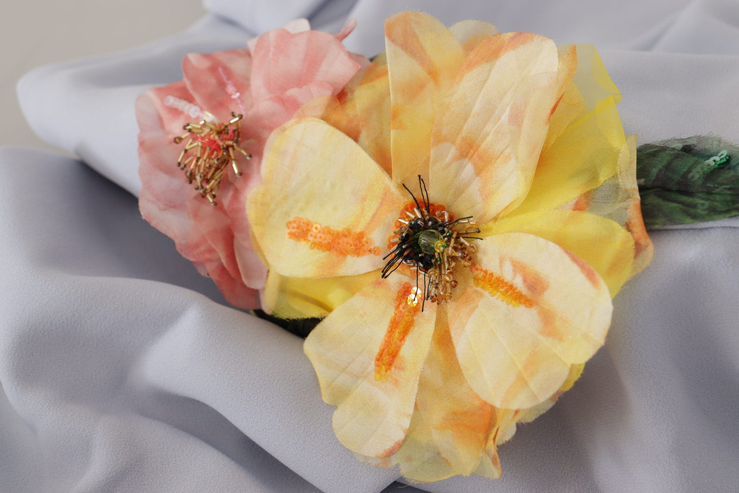 فستان فيسكوز متوسط الطول مزين بالزهور باللون الأزرق