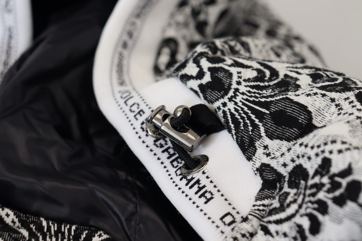 قبعة قطنية بيضاء مزينة بالزهور لتغطية الرأس بالكامل، مقاس واحد