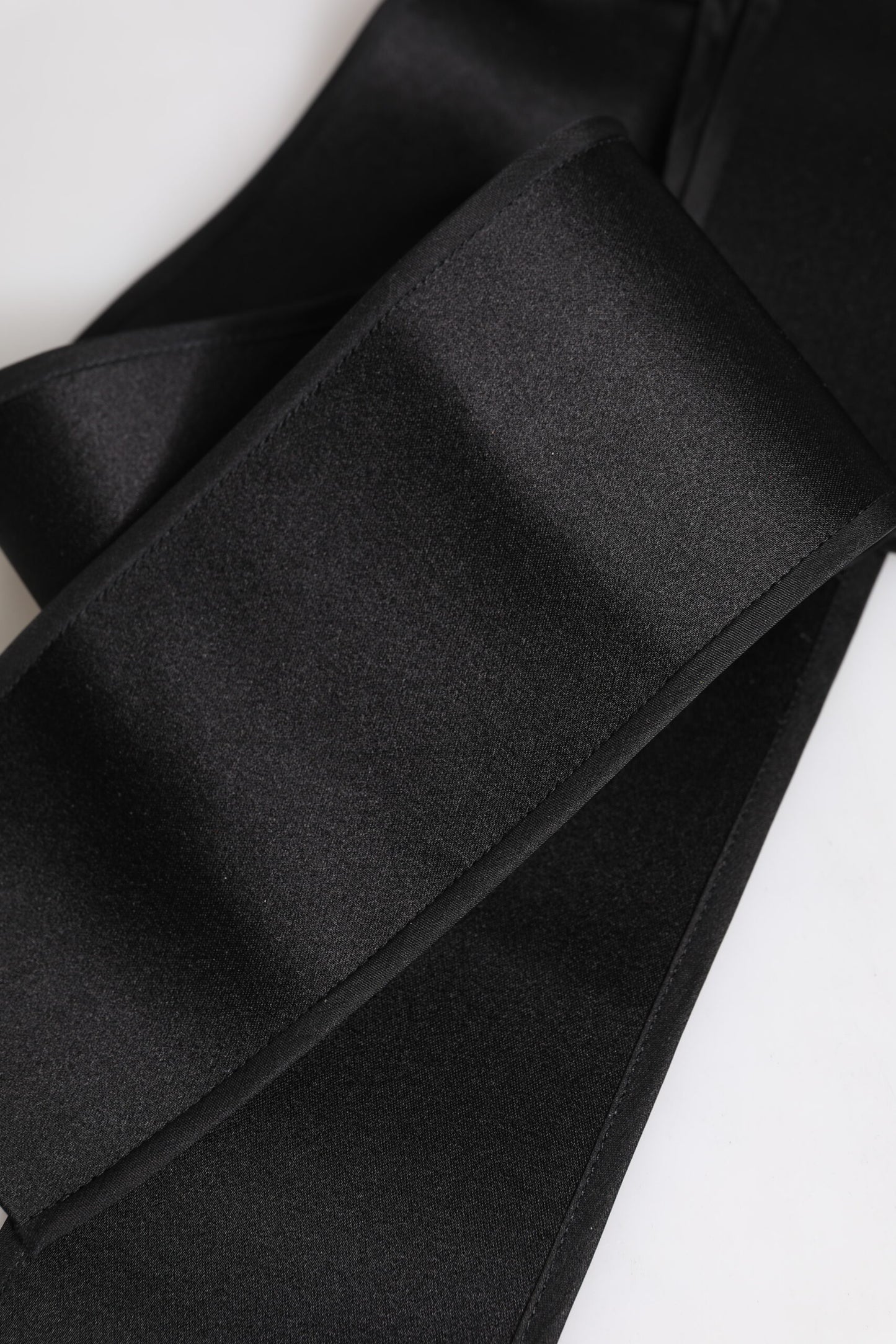 حزام خصر عريض من الساتان الأسود