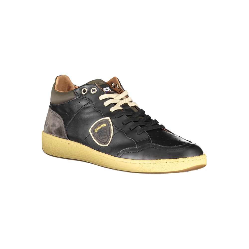 Elegante sorte snøresneakers med kontrastdetaljer