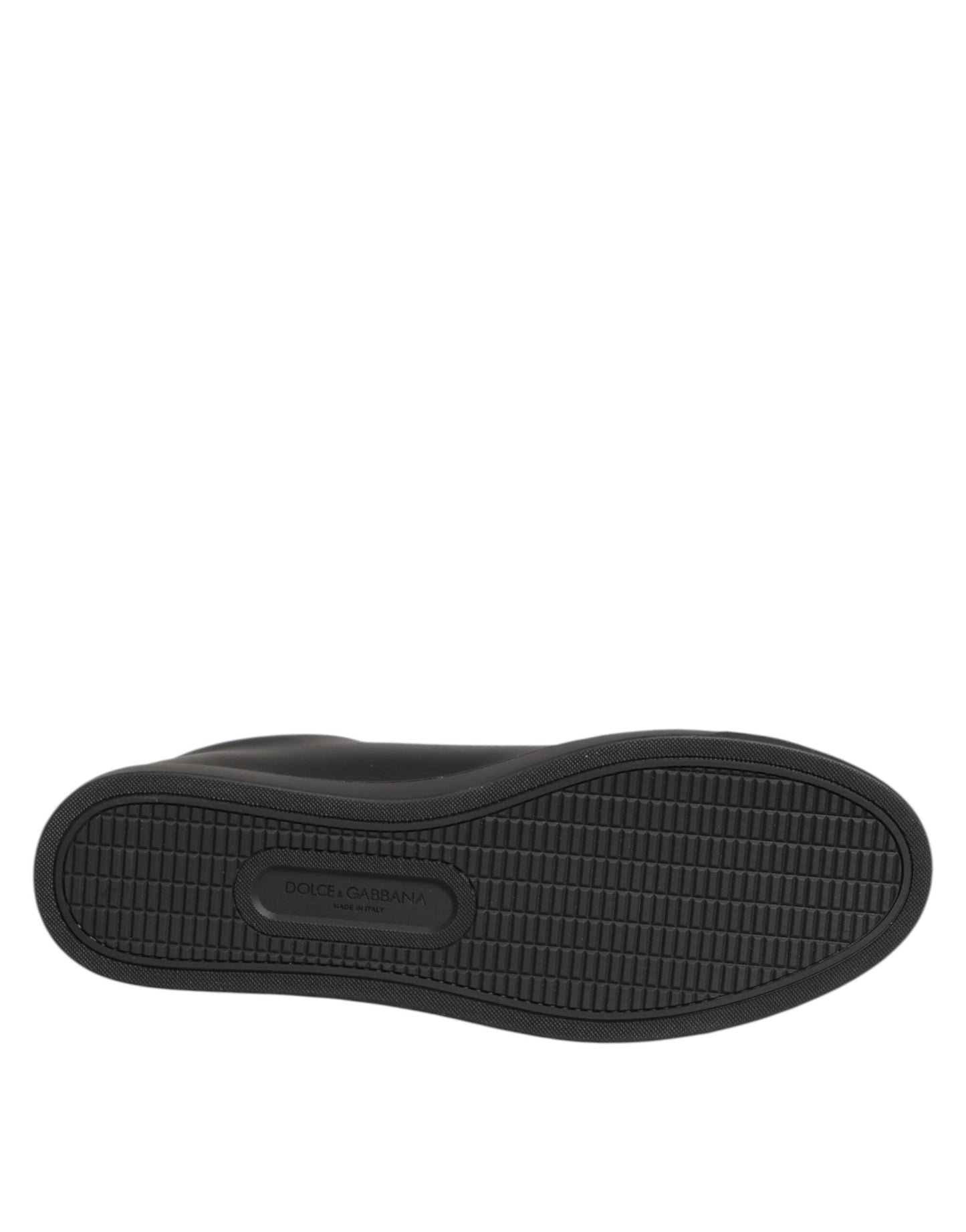 حذاء رياضي من الجلد الأسود على شكل قلب كريستالي