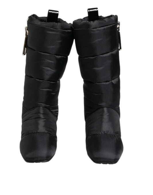 حذاء بوت أسود مبطن بكعب متوسط الارتفاع مع شعار