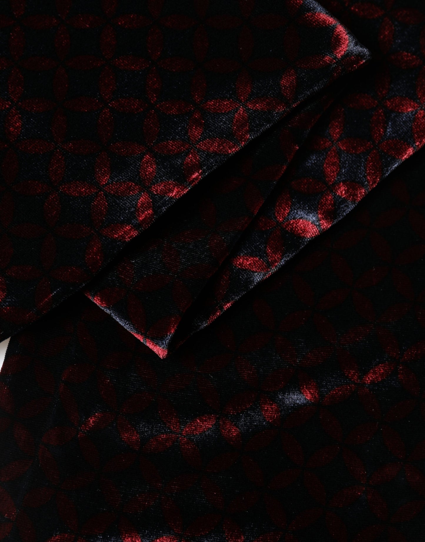 Black Red Rayon Geometric Pattern Fringe 140cm X 16cm Scarf