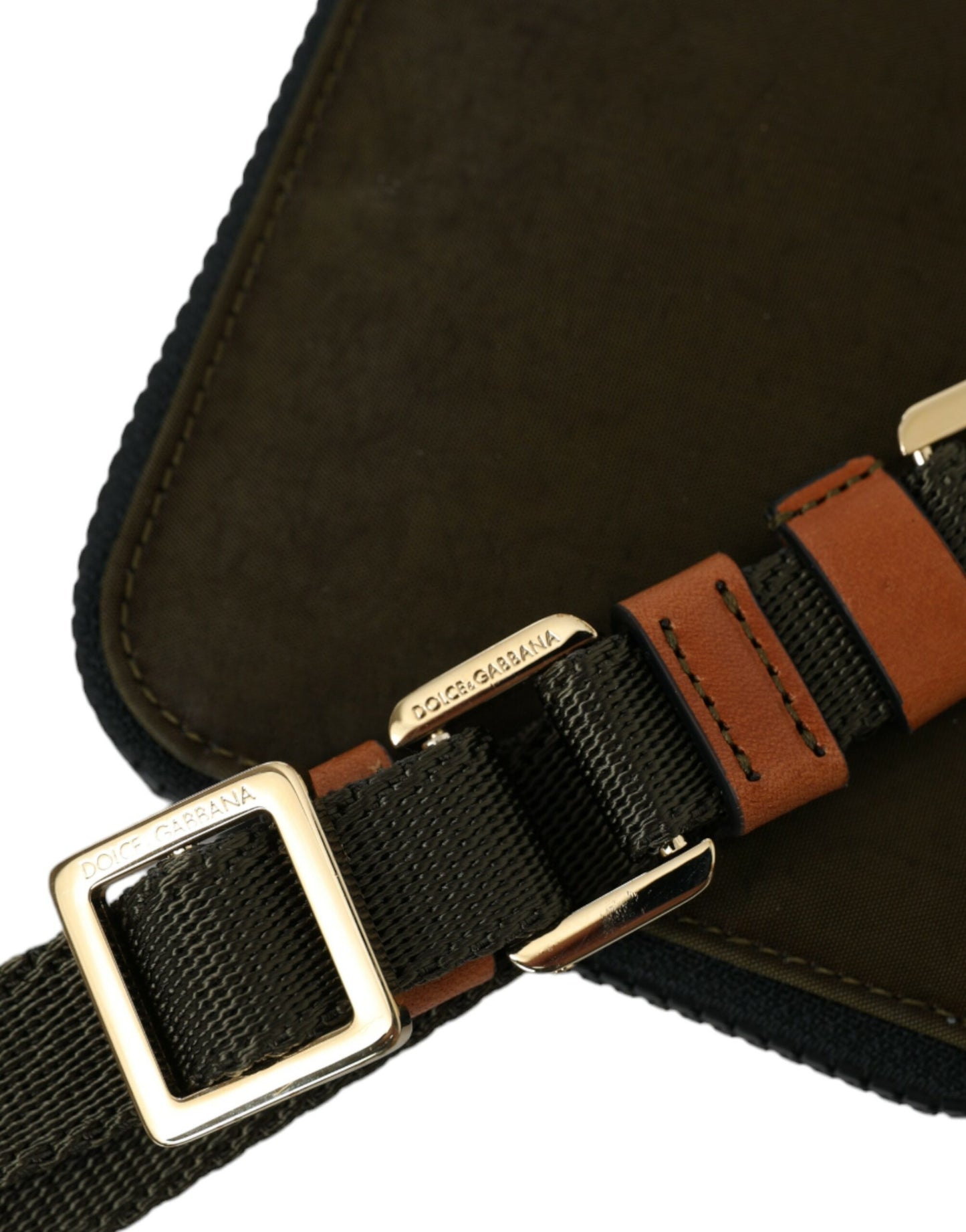 مجموعة حقائب متعددة الوظائف بشعار من النايلون باللون الأخضر الداكن، مكونة من قطعتين