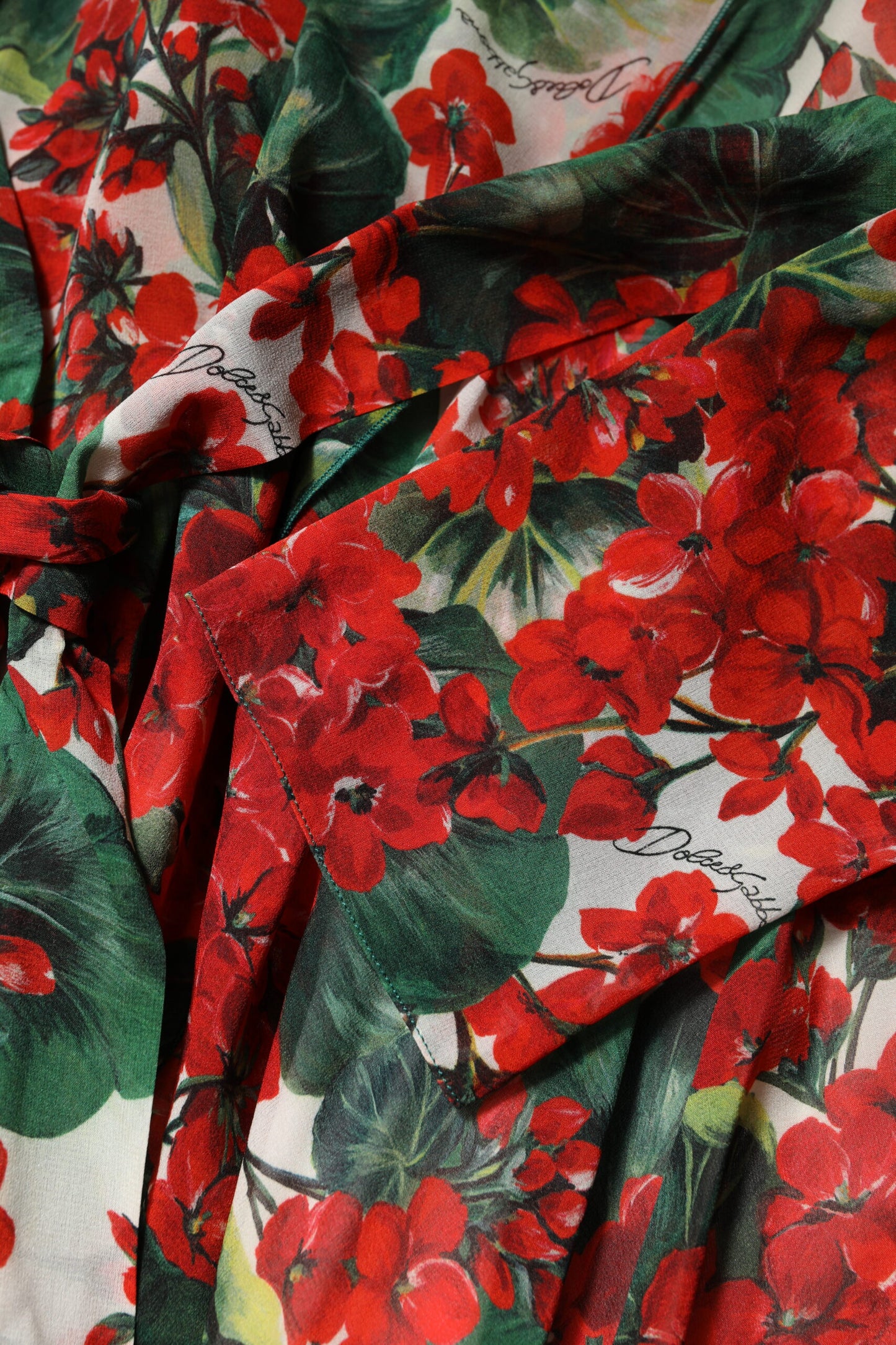 فستان متعدد الألوان بأكمام طويلة ورقبة على شكل حرف V