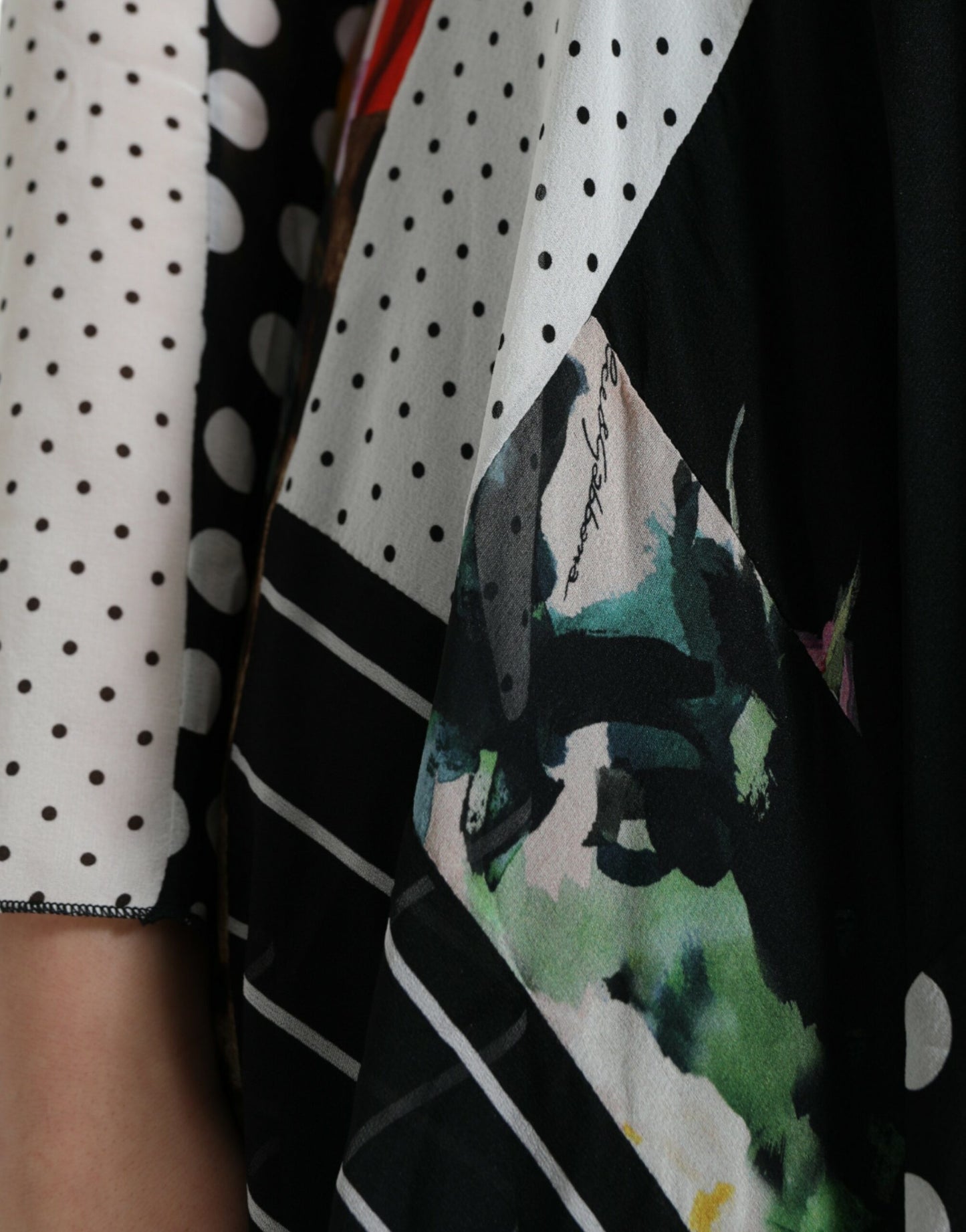 فستان متعدد الألوان منقوش بنقشة جلد النمر