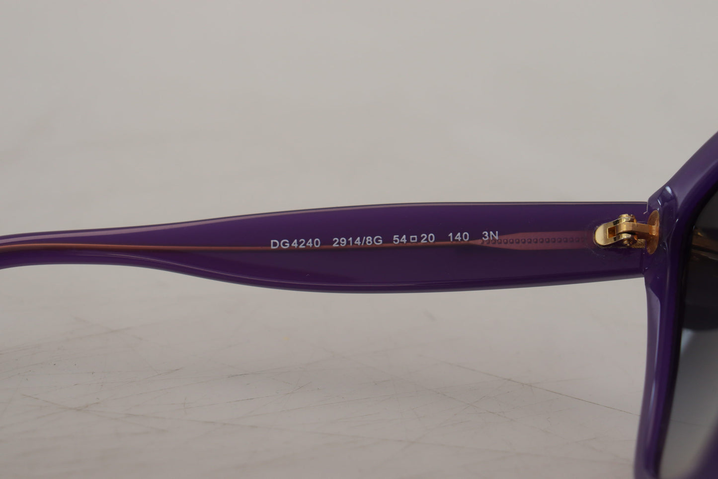 نظارة شمسية DG4240 مربعة الشكل من الأسيتات أرجوانية اللون