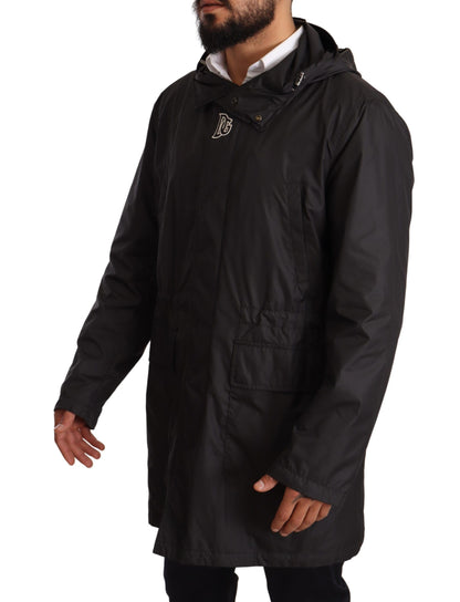 Sort hættetrøje til herrer med trenchcoat
