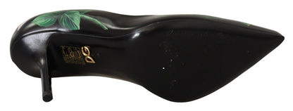 حذاء بكعب عالٍ من الجلد الأسود مزين بالورود