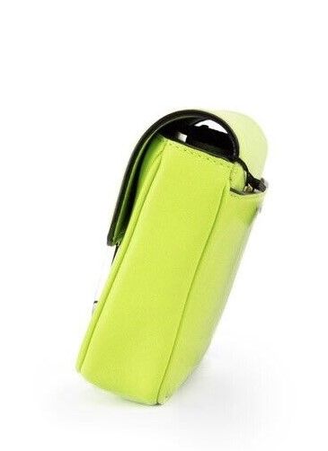 حقيبة كتف جلدية ناعمة ومتوهجة باللون الأخضر من J Marc