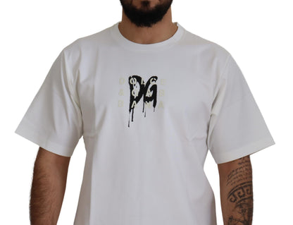 تي شيرت قطني بياقة دائرية وطبعة شعار باللون الأبيض