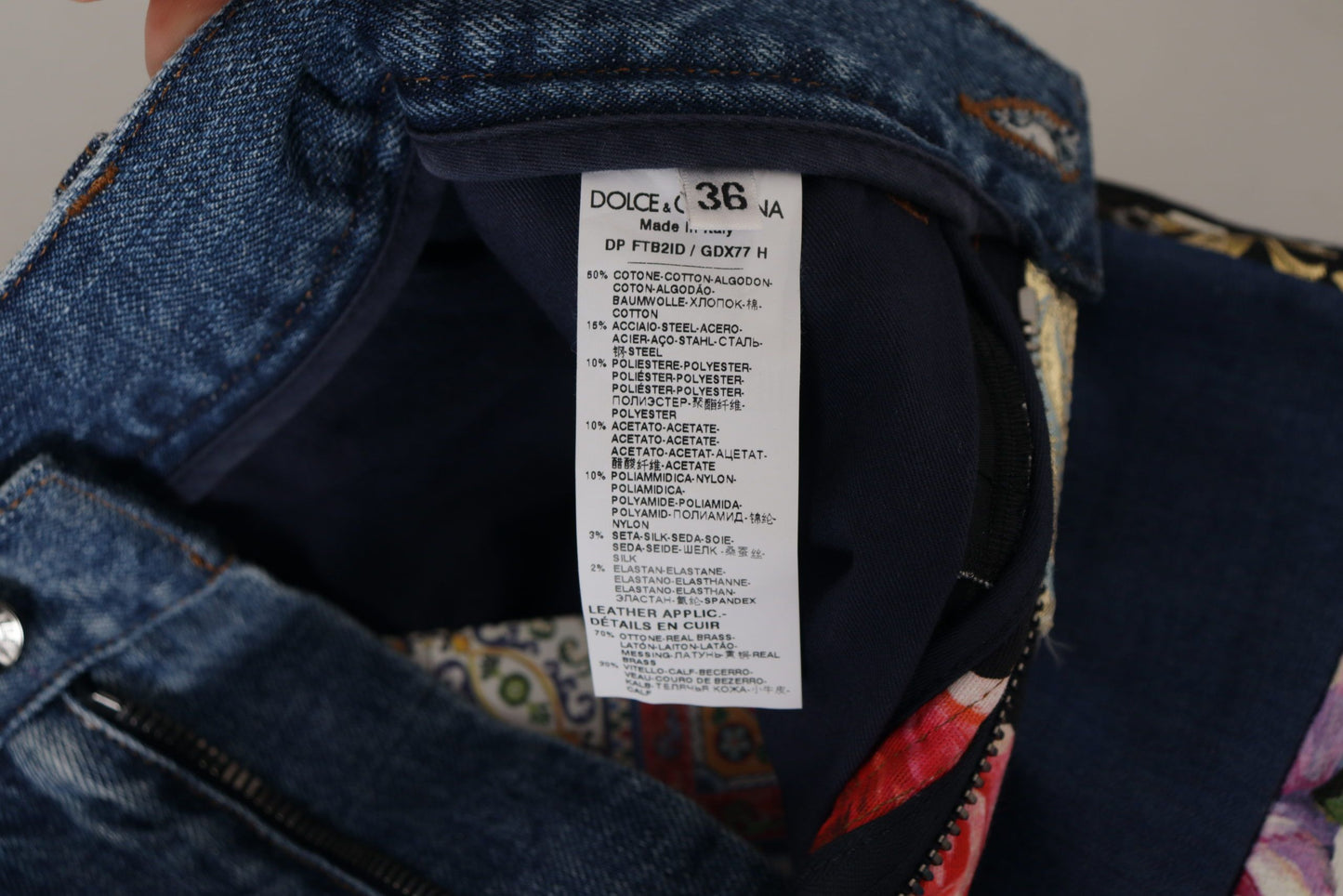 بنطلون جينز أزرق بخصر عالٍ من قماش الماجوليكا الجاكار