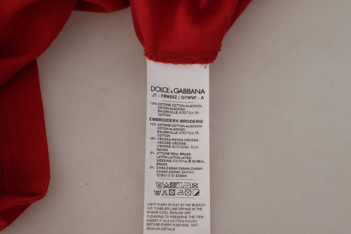 تي شيرت أحمر بياقة دائرية من أمور فينسيت أومنيا