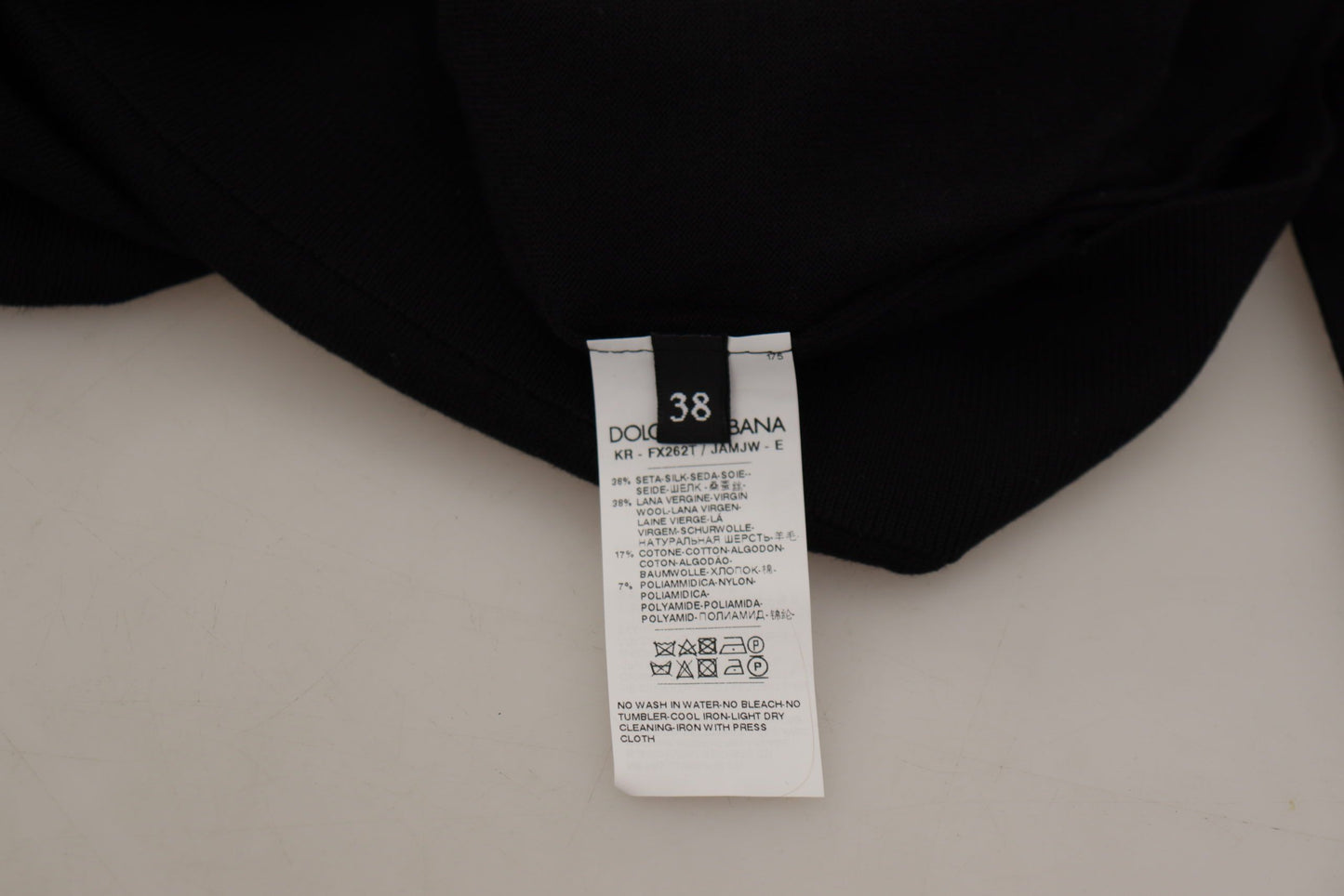 سترة كارديجان من الدانتيل الأسود مزينة بورود الملائكة