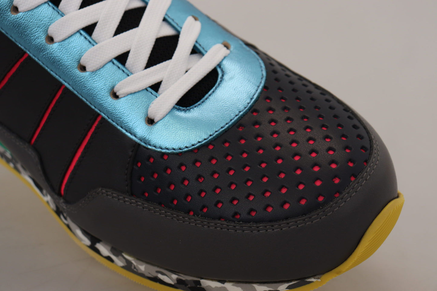 حذاء رياضي متعدد الألوان منخفض الرقبة