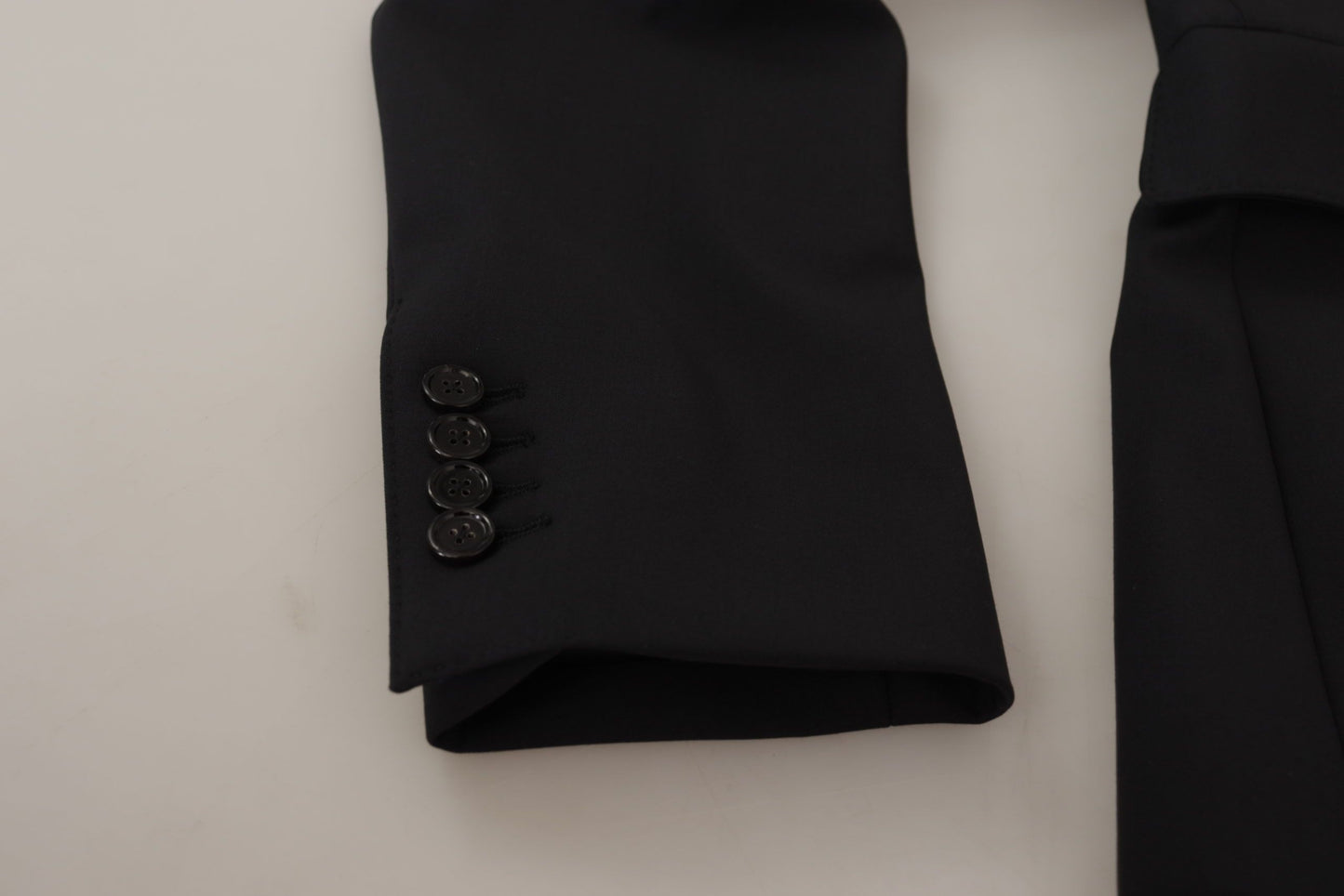 معطف رجالي من الصوف الأسود بصدر واحد