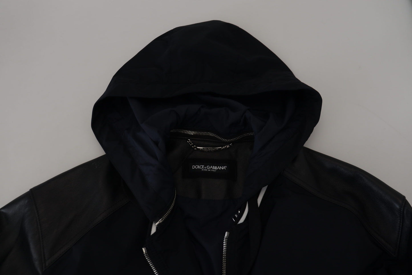 جاكيت معطف وبلوزة بغطاء رأس من البوليستر باللون الأسود