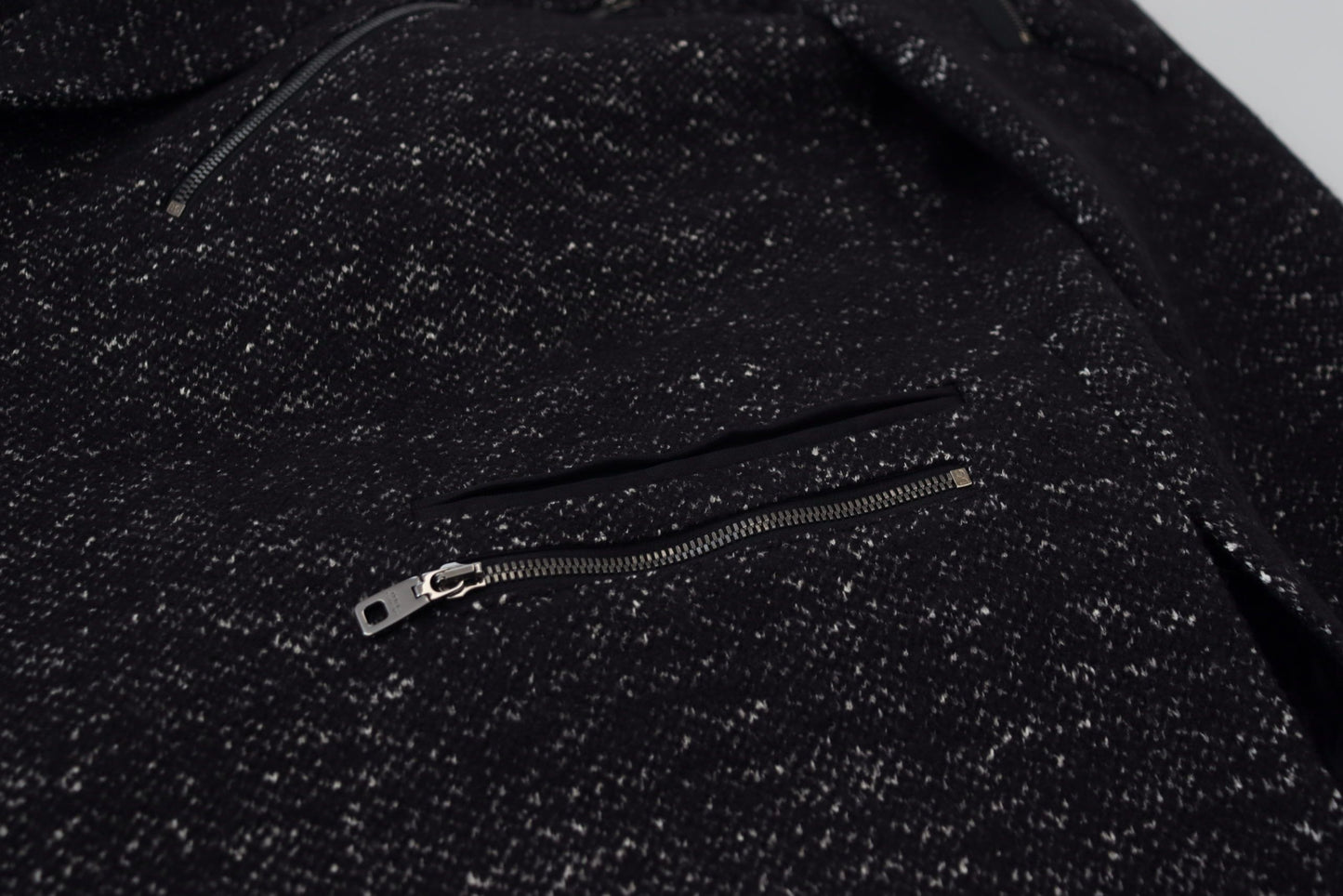 جاكيت رجالي من الصوف الأسود مزدوج الصدر