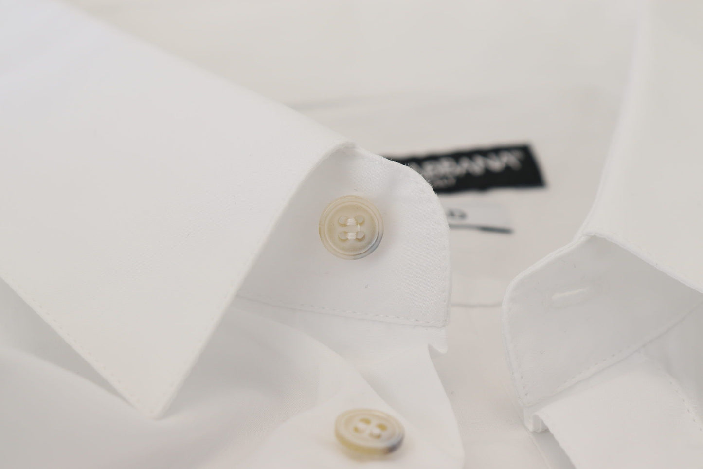 قميص رسمي من القطن الأبيض بريش الطاووس باللون الذهبي