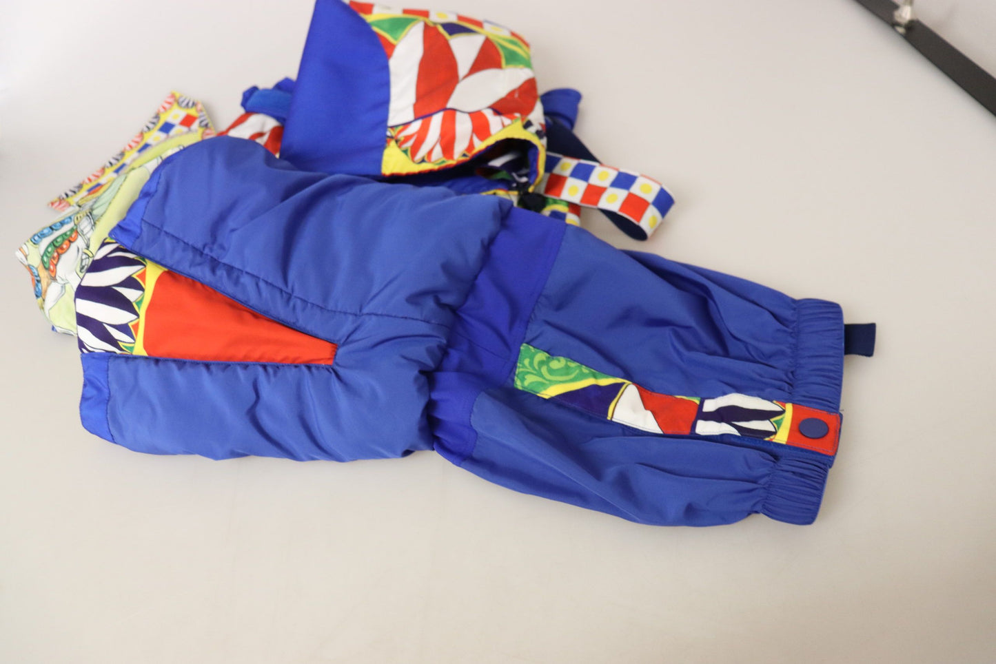 بنطلون ثلجي مطبوع متعدد الألوان