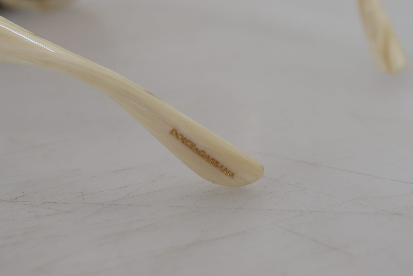 نظارة شمسية DG4294، إطار كامل من الأسيتات البيج، عدسات بنية