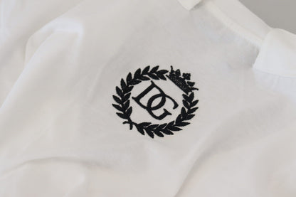 بلوزة قطنية بيضاء بأكمام قصيرة ورقبة على شكل حرف V وتي شيرت