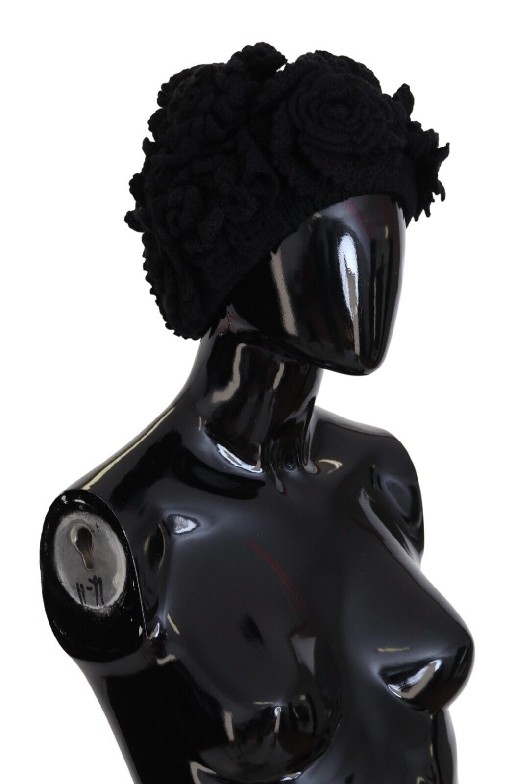 قبعة شتوية محبوكة من الصوف الأسود