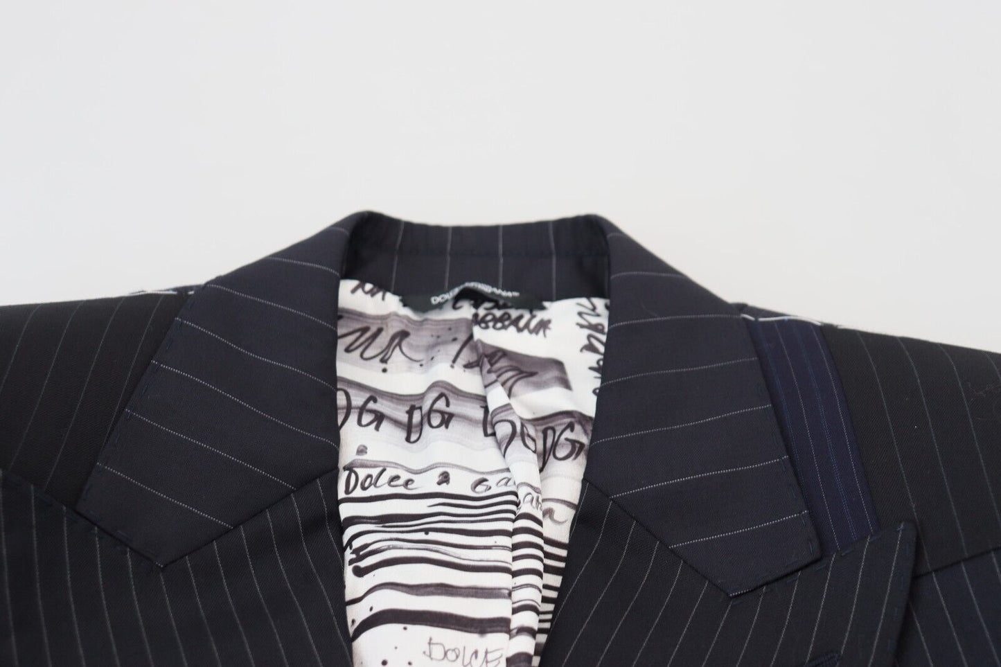 بليزر أزرق من الصوف المرقّع مزدوج الصدر