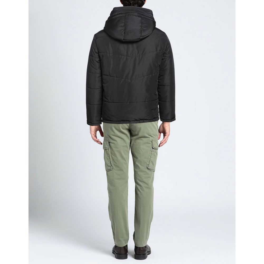 سترة سوداء أنيقة بغطاء رأس قابل للإزالة