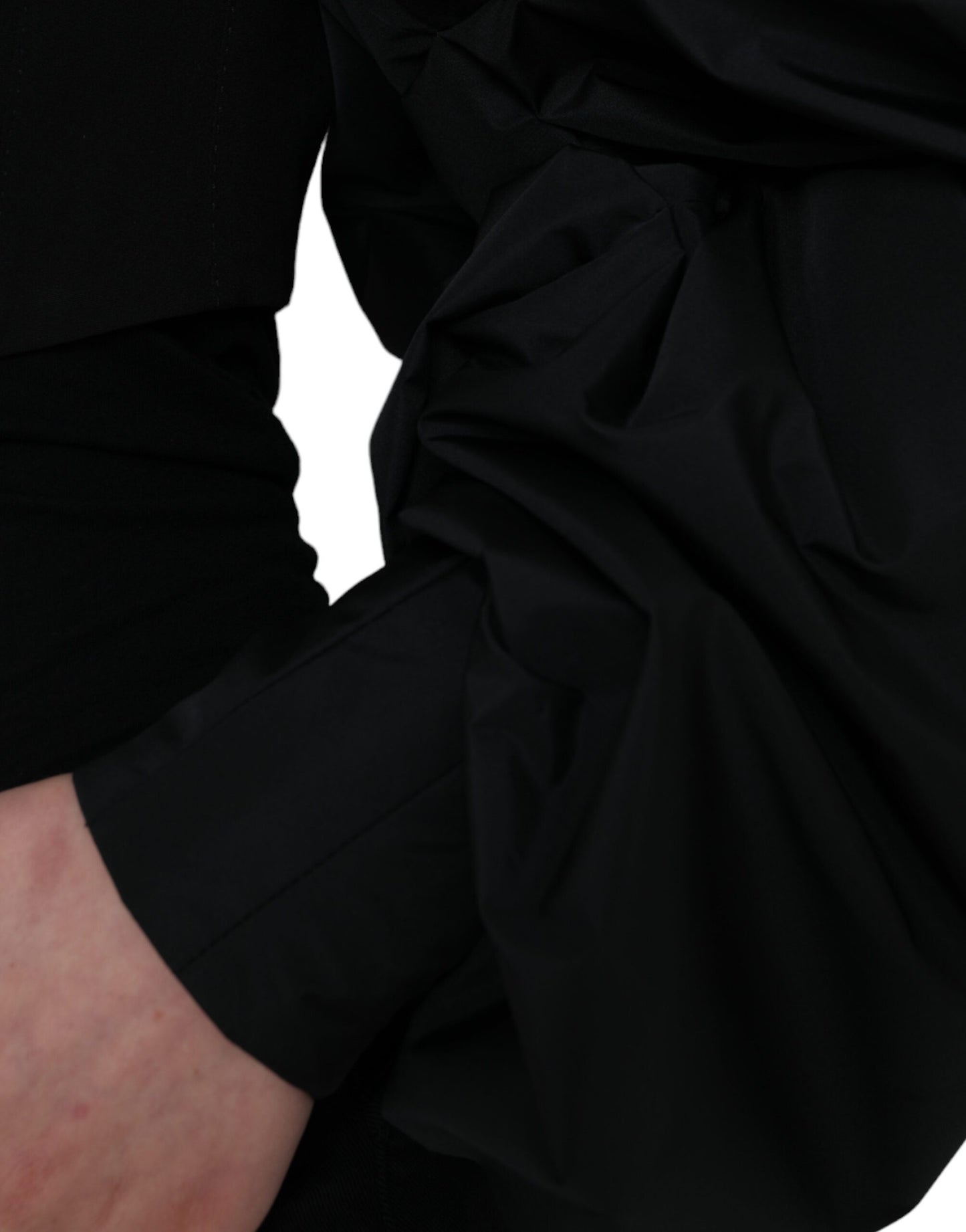 جاكيت قصير بأكمام منفوخة من البوليستر باللون الأسود