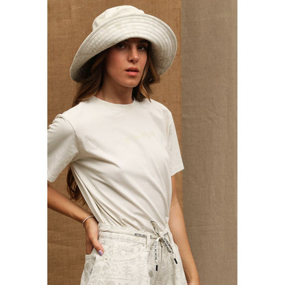 تي شيرت نسائي قطني أبيض