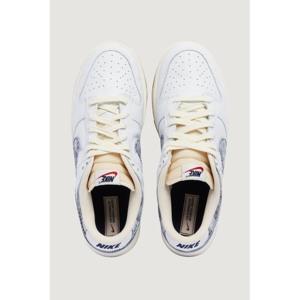 حذاء رياضي من الجلد باللون الأزرق