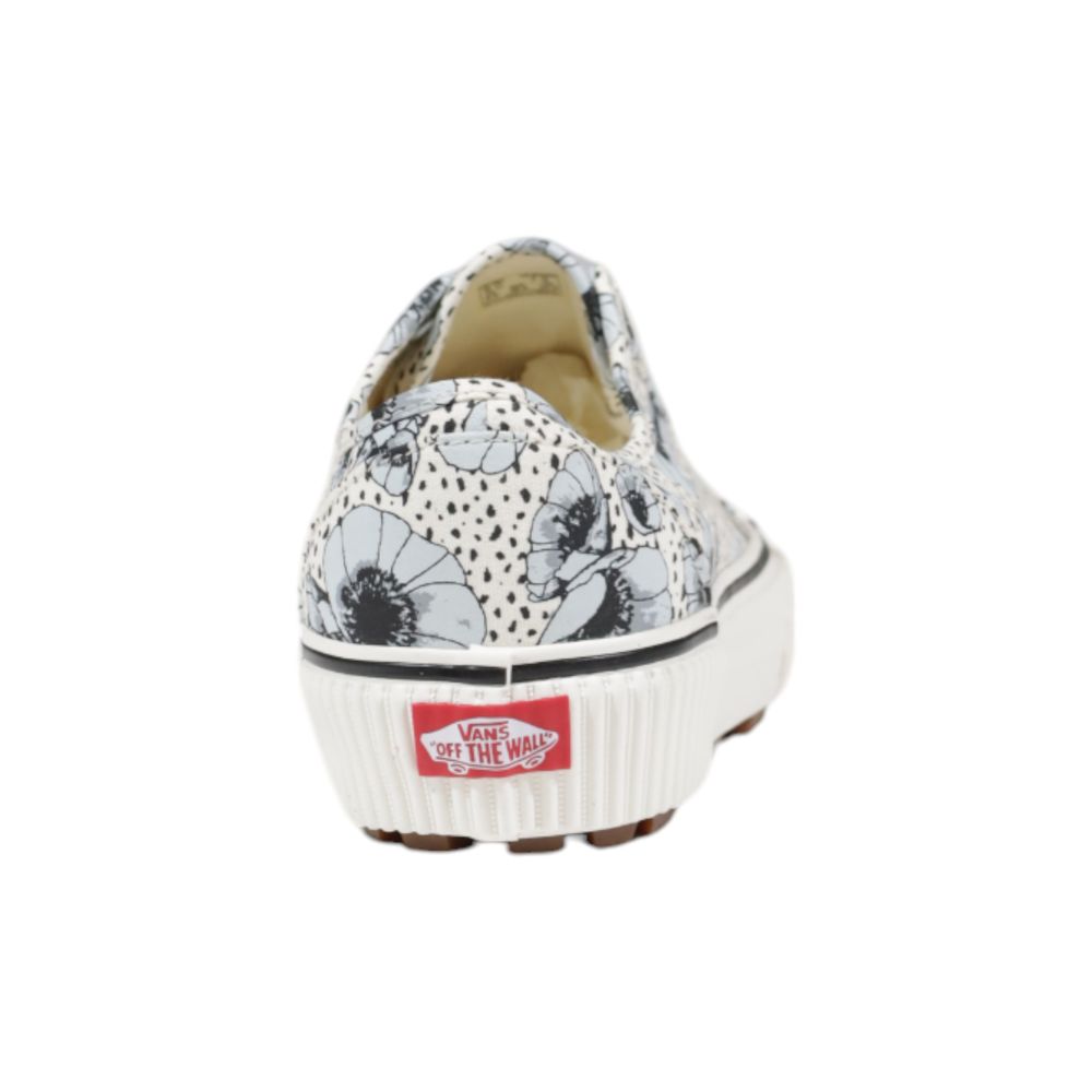 حذاء رياضي من القماش باللون الأزرق