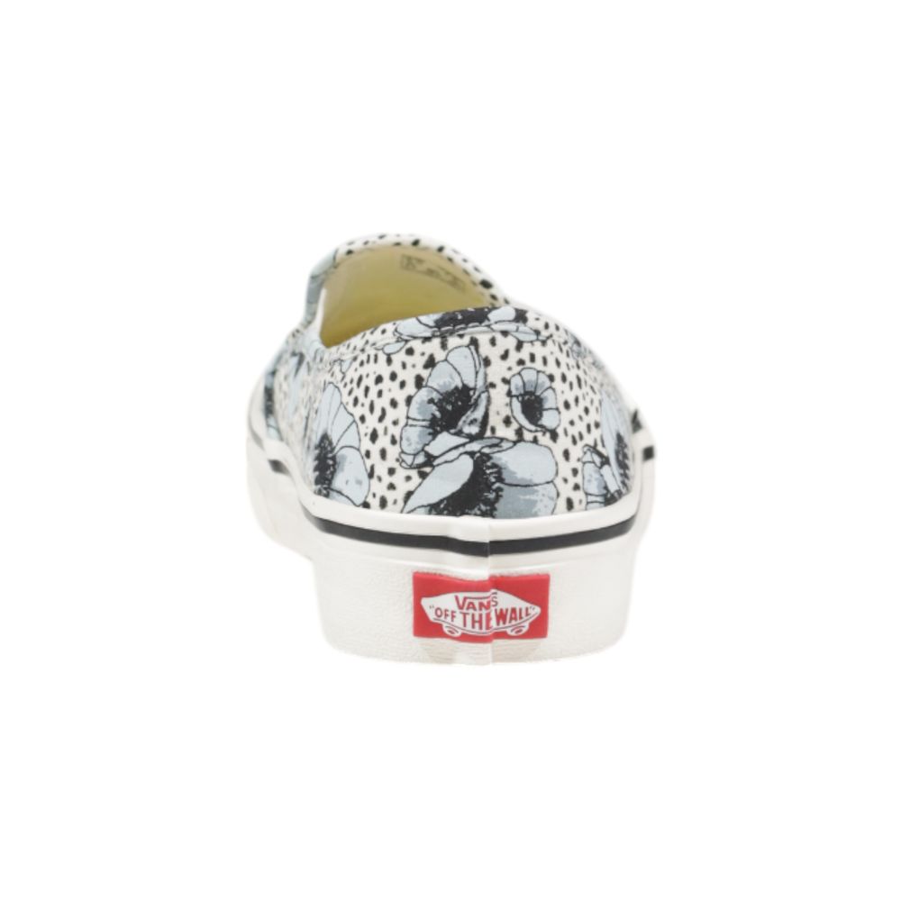 حذاء رياضي من الجلد باللون الأزرق