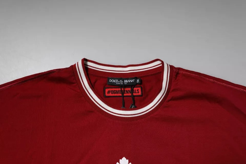 تي شيرت قطني برقبة دائرية وشعار تاج أحمر