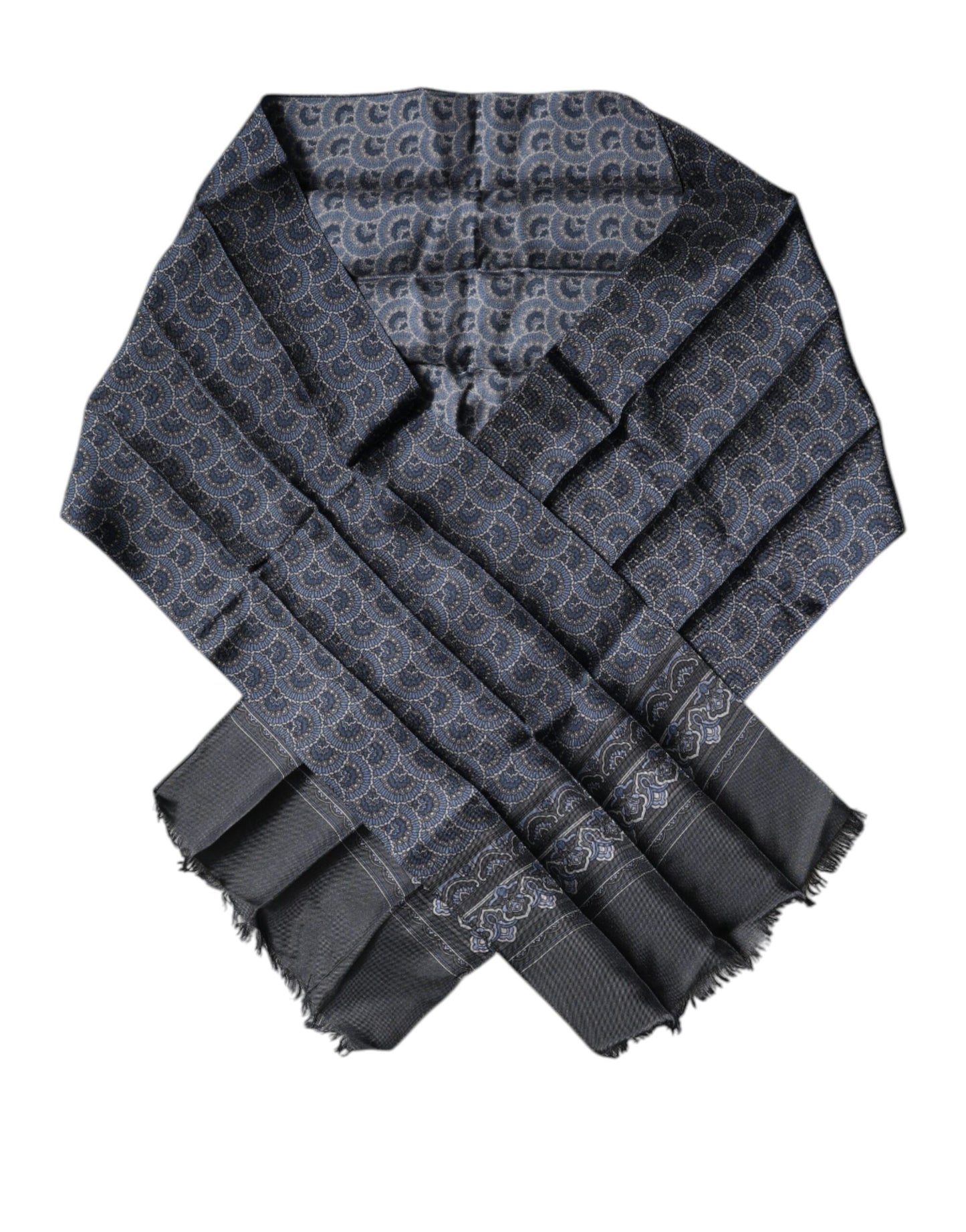 وشاح حريري أزرق داكن خيالي ملفوف حول الرقبة