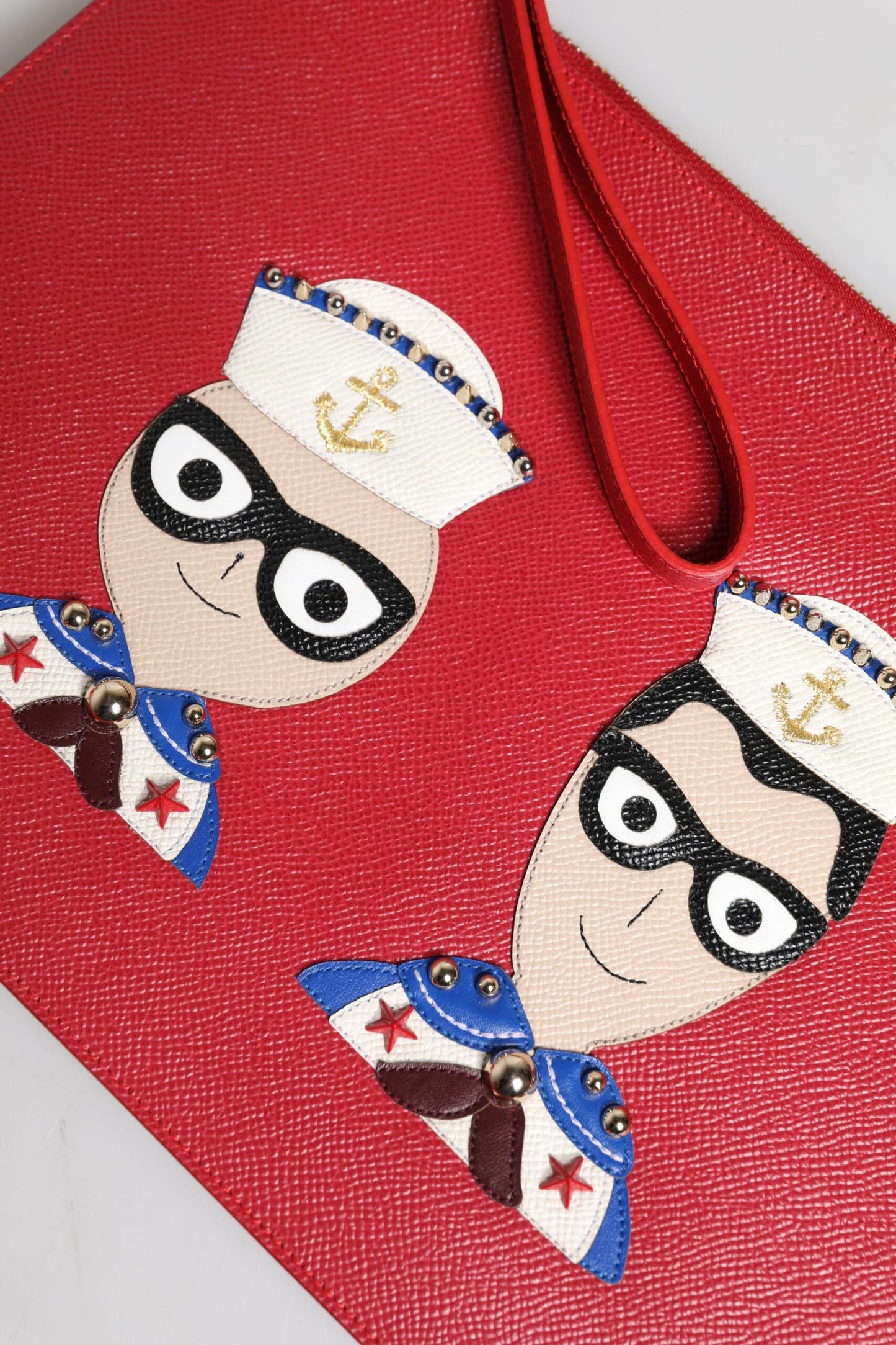 حقيبة كلاتش جلدية حمراء مزينة من #DGFamily