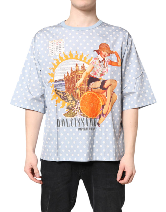 Lyseblå T-shirt med grafisk print og korte ærmer