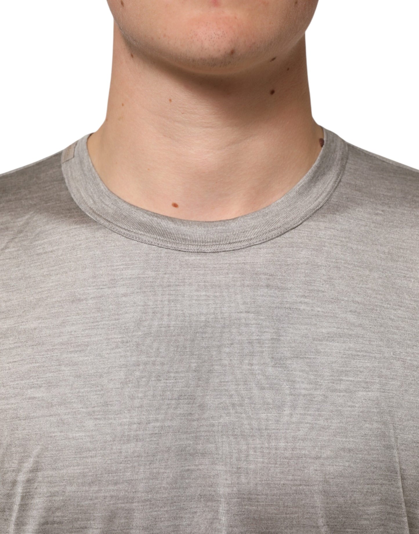 تي شيرت قطني بأكمام قصيرة باللون البيج والبندق