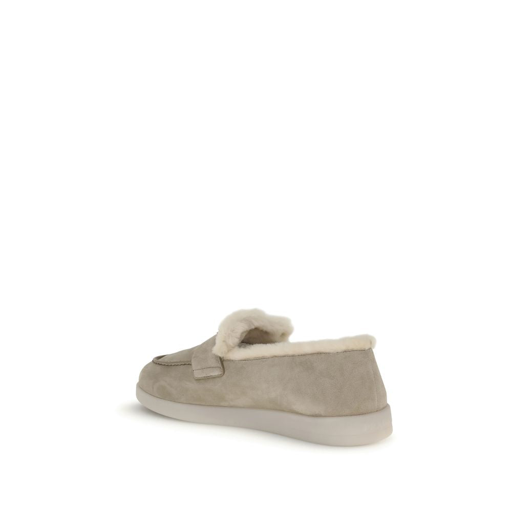 أحذية من جلد الغزال