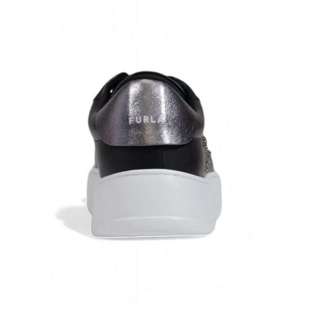 حذاء رياضي من البولي إيثيلين باللون الأسود