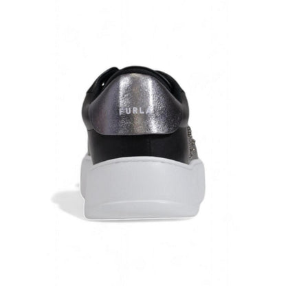 حذاء رياضي من البولي إيثيلين باللون الأسود