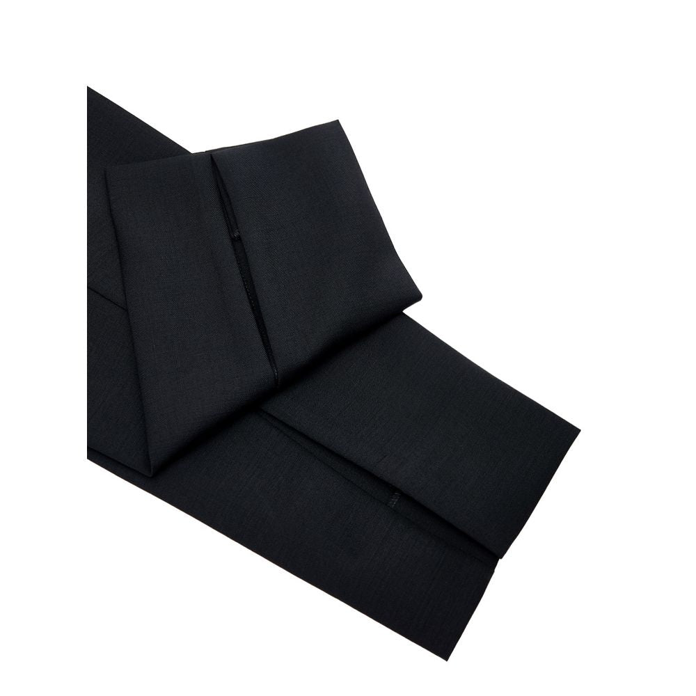 بنطال جينز من الصوف الأسود